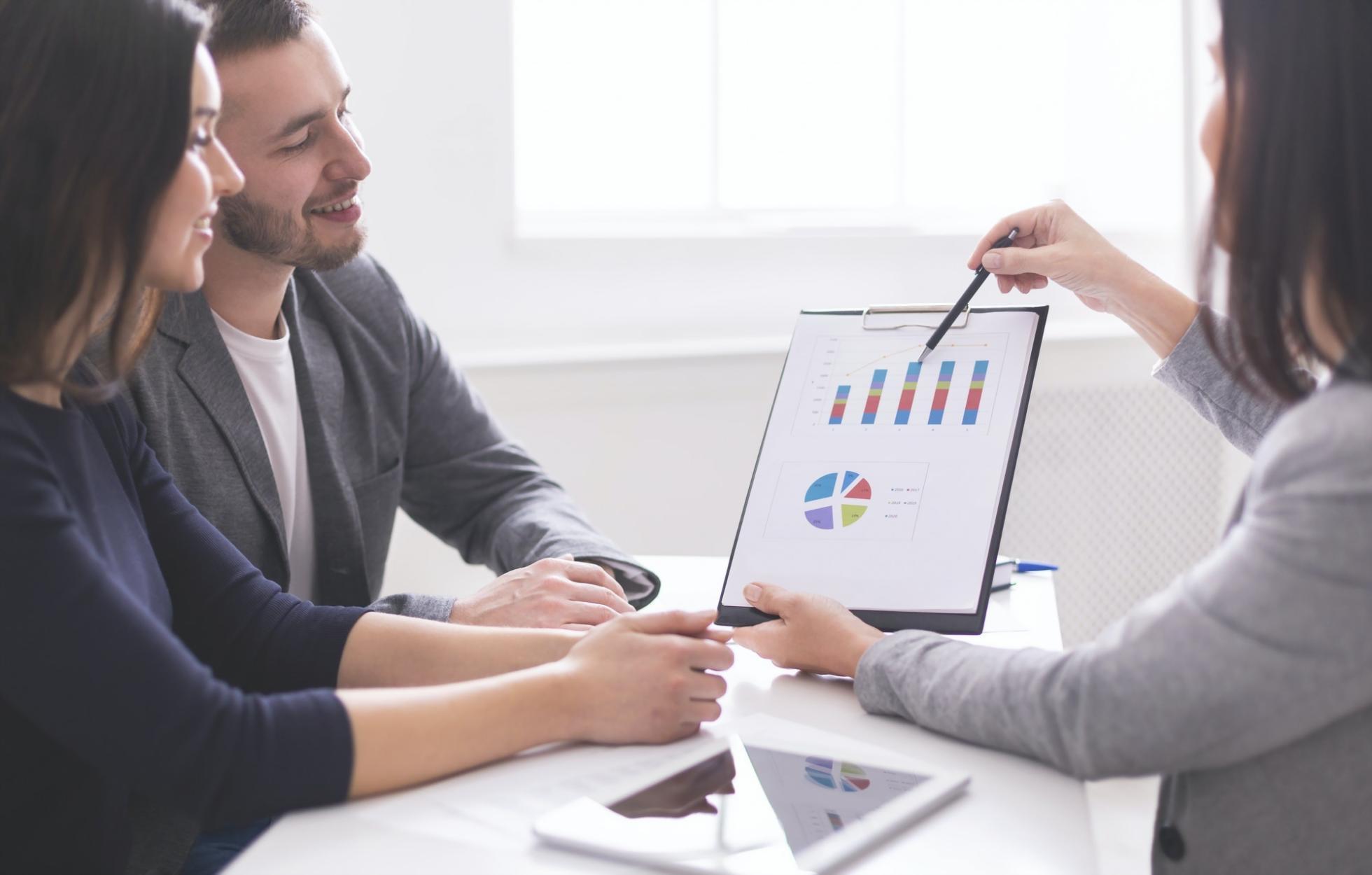 Sessione di analisi dei contenuti digitali durante il programma